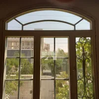 در و پنجره آهنی رنگ شده سالم