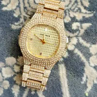 ساعت و گوشواره