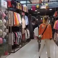 واگذاری فروشگاه پوشاک با تمام امکانات|اجارهٔ مغازه و غرفه|قائمشهر, |دیوار