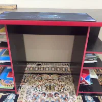 یک عدد میز گیمینگ سالم و تمیز خوش رنگ