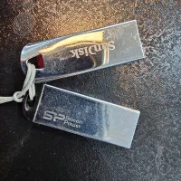 فلش ۱۶ و ۸ گیگ|قطعات و لوازم جانبی رایانه|شیراز, ابیوردی|دیوار