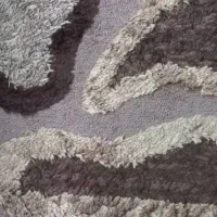 یک تخته فرش ۴ متری نخ ابریشم و دو عدد فرش متری