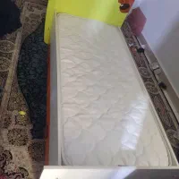 تخت و کمد کشو دار همراه با تشک طبی ۱تومن