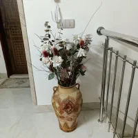 گل و گلدان بزرگ