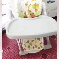 صندلی غذا خوری کودک در حد نو