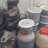 مقداری برنج و خرما