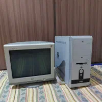کامپیوتر و میز کامپیوتر