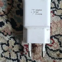 یه عدد شارژ اصلی شارژ سریع 15وات موجود است