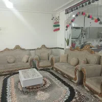 مبل و بوفه و ساعت به فروش میرسد