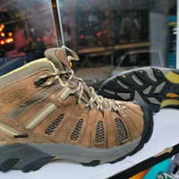 کفش‌ های اورجینال اروپایی|کوهنوردی و کمپینگ|لنگرود, |دیوار