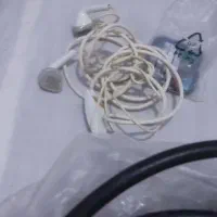 یه مقدار ضایعات وگوشی کوچک قدیمی خراب ضبط خراب