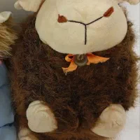 تعدادی عروسک واسباب بازی دخترانه