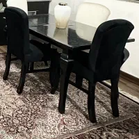 ۴ عدد صندلی و میز