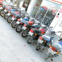 تعدادی موتور 125 پلاک ملی. عروسک