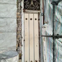 در منزل ویلایی باغی