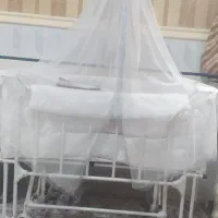گهواره کنار تخت مادر