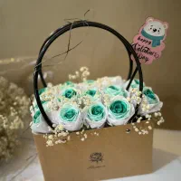 باکس ودسته گل جاودانه