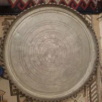 مجمع مسی ۷۰ ساله کنگره دار به قطر ۶۵ سانت