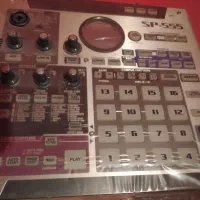 یکی از بهترین دستگاهای تولید موسیقی sp555رولند