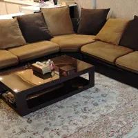 مبل ال ایتالیایی و گل میز با کیفیت در حد نو