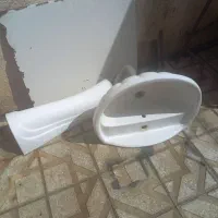 روشویی همراه پایه اش کارتن لباسشویی و تلویزیون