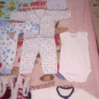 لباس نوزادی|کفش و لباس بچه|صحنه, |دیوار