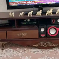 اسپیکر و سی دی فلش خور و میز تلویزیون