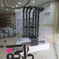 ویترین پوشاک فروشی سفید نوک مدادی