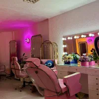 اجاره صندلی و تخت در سالن زیبایی تابلودار