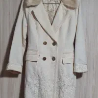 تعدادی پالتو وبارانی و مانتو