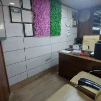 همکار خانم فروشگاه دکور ۲ نفر