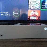 xbox s one 512GB همراه دو دسته شارژر دسته و هارد