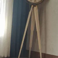 ساعت ایستاده بدنه سالم سالم پایه ها چوب