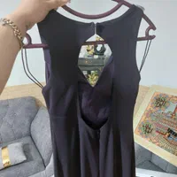 لباس مجلسی|لباس|رباط‌کریم, الارد|دیوار