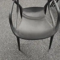 ۴ میز و ۱۲صندلی