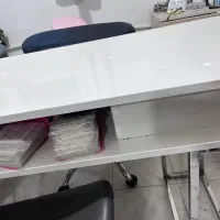 میز ناخنکار|آرایشگاه و سالن‌های زیبایی|سنندج, |دیوار