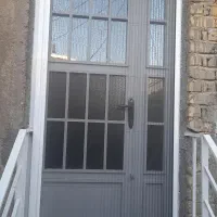 ساخت ونصب انواع توری ریلی وپلیسه درب پنجره دوجداره