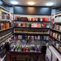 فروشنده عطر و ادکلن خانم و اقا
