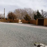 ساختمان ویلایی نزدیک به آثار تاریخی هخامنشیان|اجارهٔ کوتاه‌مدت آپارتمان و سوئیت|بیستون, |دیوار