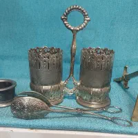تعدادی وسایل قدیمی برنز|کلکسیون اشیاء عتیقه|تبریز, |دیوار