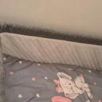 گهواره و تخت کنار مادر