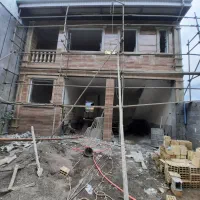 کارگر کاشی کاری وسنگ کاری