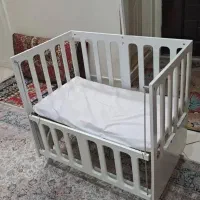 تخت کنار مادر