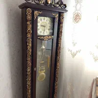 ساعت کنار سالونی