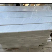 پادری و آستانه سنگی