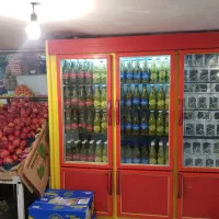 یخچال سه درب میز مرغ و صندلی و ریسه نور