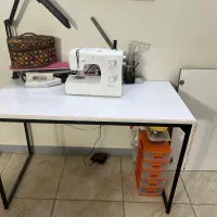 چرخ خیاطی کاچیران در حد نو همراه با میز