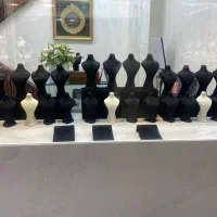 مانکن گردنبند و دستبند طلا