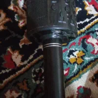 اسپیکر میکروفن داره