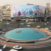 ۲۰۰ متر تجاری برِ میدان انقلاب چسبیده به مترو